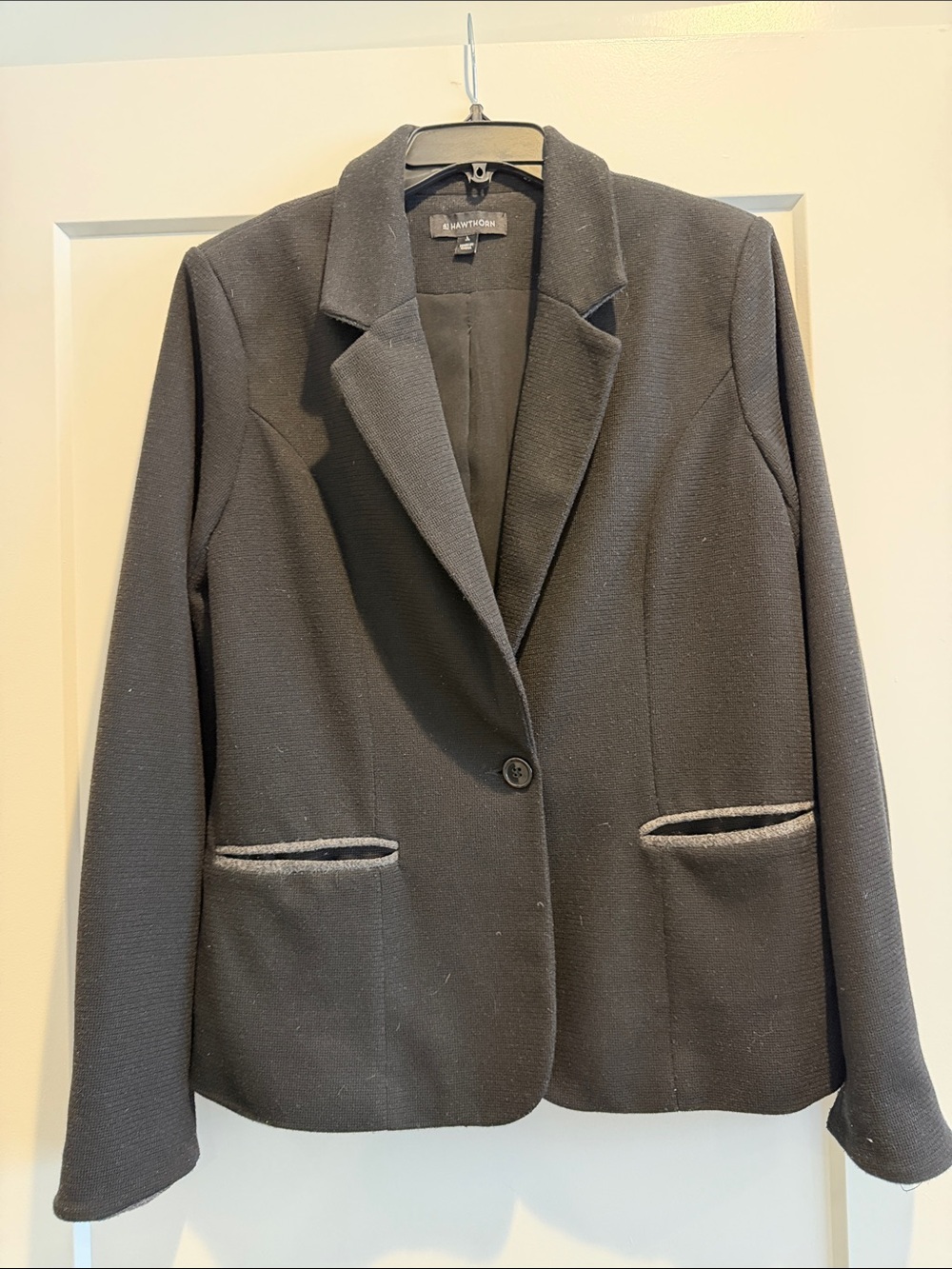 41 Hawthorn Black Women's Single-Button Blazer with Contrast Trim